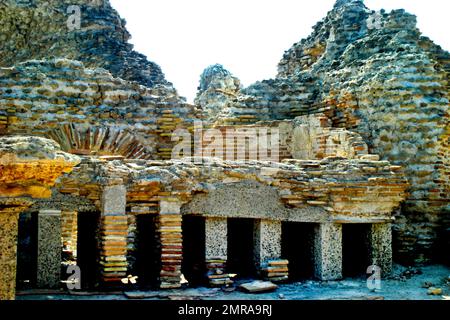 Antico bagno termale, sito di scavo romano, Nora, Sardegna, Italia, Europa Foto Stock