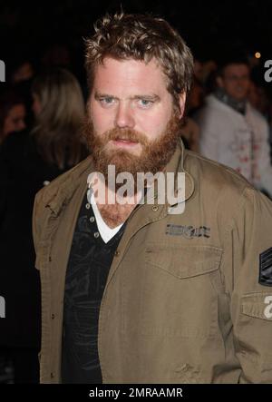 Ryan Dunn cammina sul tappeto rosso alla prima di 'Jackass 3D' tenuta al BFI IMAX. Londra, Regno Unito. 11/02/10. Foto Stock