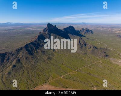 Vista aerea di Picacho Peak nel Picacho Peak state Park nella contea di Pinal, Arizona, Arizona, USA. Foto Stock