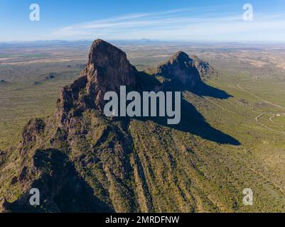 Vista aerea di Picacho Peak nel Picacho Peak state Park nella contea di Pinal, Arizona, Arizona, USA. Foto Stock