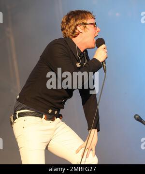 I Kaiser Chiefs si esibiscono dal vivo al 40th° Festival annuale di Glastonbury a Glastonbury, Regno Unito. 6/25/11. Foto Stock