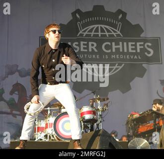 I Kaiser Chiefs si esibiscono dal vivo al 40th° Festival annuale di Glastonbury a Glastonbury, Regno Unito. 6/25/11. Foto Stock