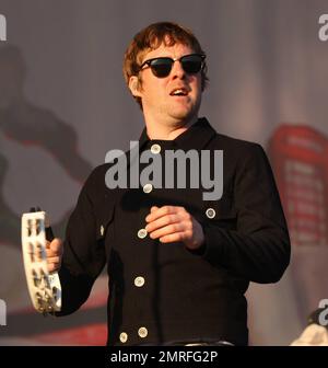 I Kaiser Chiefs si esibiscono dal vivo al 40th° Festival annuale di Glastonbury a Glastonbury, Regno Unito. 6/25/11. Foto Stock