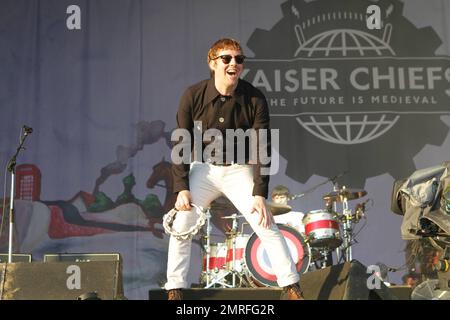 I Kaiser Chiefs si esibiscono dal vivo al 40th° Festival annuale di Glastonbury a Glastonbury, Regno Unito. 6/25/11. Foto Stock