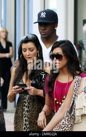 Esclusivo!! Kim Kardashian si trova a Miami Beach il giorno di Capodanno con la sorella kourtney e il ragazzo rumato, la star dei New Orleans Saints Reggie Bush. Miami, Florida. 1/1/08. Foto Stock