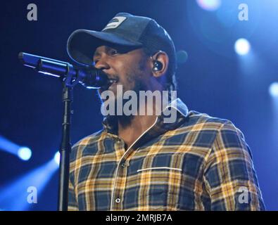 Kendrick Lamar si esibisce durante l'Essence Music Festival che si tiene presso il Mercedes-Benz Superdome di New Orleans, Louisiana. 3rd luglio, 2016. Foto Stock