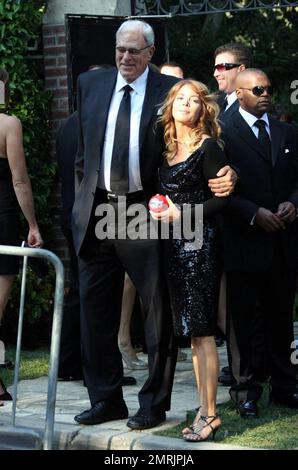 Phil Jackson arriva per il matrimonio di Khloe Kardashian con il giocatore DELLA LA Lakers Lamar Odom a Bel Air, California. 9/27/09. Foto Stock