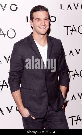 Mark Ballas arriva al TAO Nightclub all'interno del Venetian Hotel & Casino, dove Kim Kardashian ha ospitato una festa di Capodanno. Las Vegas, Nevada. 31st dicembre 2011. Foto Stock