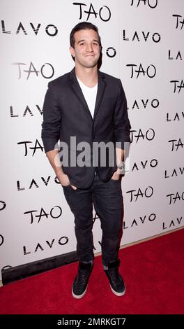 Mark Ballas arriva al TAO Nightclub all'interno del Venetian Hotel & Casino, dove Kim Kardashian ha ospitato una festa di Capodanno. Las Vegas, Nevada. 31st dicembre 2011. Foto Stock