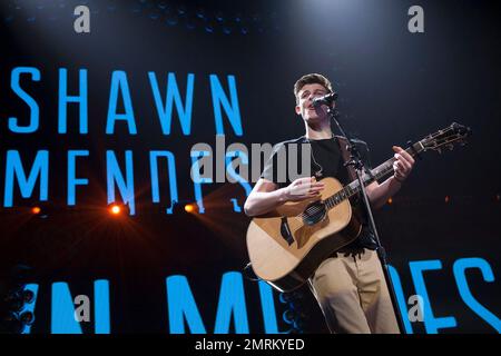 Shawn Mendes al KISS 108 Jingle Ball, 14th dicembre 2014 @ Boston's TD Garden Banknorth. Foto Stock