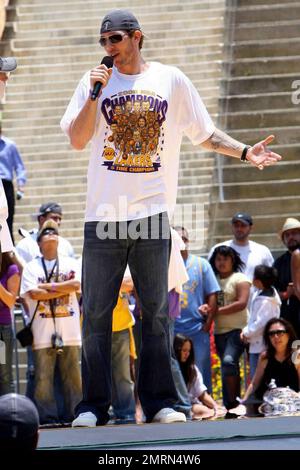 I Los Angeles Lakers festeggiano il loro NBA Championship con una sfilata nel centro di Los Angeles e terminano al Los Angeles Memorial Coliseum di fronte a 95.000 tifosi. Los Angeles, California. 06/17/2009. Foto Stock