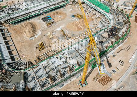 vista aerea del cantiere. nuovo stadio di calcio in costruzione. Foto Stock