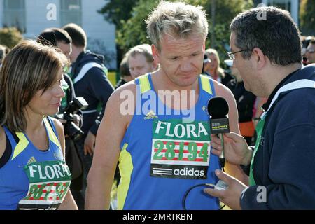 Gordon Ramsay appare prima di correre nella Flora 2009 London Marathon. Londra, Regno Unito. 4/26/09. . Foto Stock