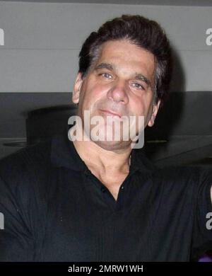 Esclusivo!! L'attore Lou Ferrigno, meglio conosciuto per il suo ruolo di 'The Incredible Hulk', arriva alla LAX. L'ex MR. Universe, ora 57 anni, mostrò i suoi bicipiti ancora molto impressionanti. Los Angeles, California. 4/19/09. . Foto Stock