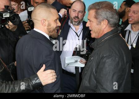 Mel Gibson, Tom Hardy e George Miller arrivano alla prima di Mad Max: Fury Road al TCL Chinese Theatre. Los Angeles, California. 7th maggio 2015. Foto Stock