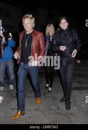 Matt Sorum, uno dei più duri batteristi del rock di oggi (Velvet Revolver e Guns N Roses, solo per citarne una coppia) si dirige al Foxtail Restaurant and Lounge per un po' di divertimento. West Hollywood, California. 4/17/08. Foto Stock