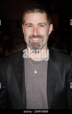 La star 'perduta' Matthew Fox posa per le foto al Wyndhams Theatre. Matthew debuterà la sua scena nel Regno Unito in prima mondiale di Neil LaBute's 'in a Forest Dark and Deep' al Vaudeville Theatre a partire dal 3rd marzo. Londra, Regno Unito. 2/8/11. Foto Stock