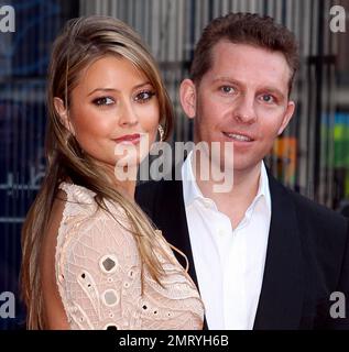 Holly Valance e Nick Candy presso lo showroom automobilistico McLaren, inaugurale ad One Hyde Park, Knightsbridge. Londra, Regno Unito. 6/21/11. Foto Stock