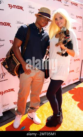 Sam Jones III e Karissa Shannon partecipano al Melanie SegalÕs Celebrity Retreat presentato da T. J. Maxx in occasione dei Teen Choice Awards. Los Angeles, California. 08/04/10. . Foto Stock