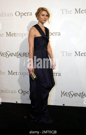 Claire Danes partecipa a una serata di gala con un tappeto rosso stellato per celebrare il 125th° anniversario della Metropolitan Opera a New York, New York, 3/15/09. Foto Stock