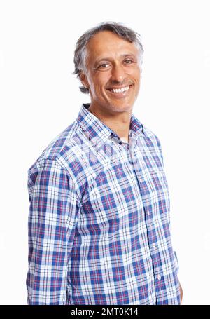 Uomo d'affari maturo sorridente. Ritratto di uomo d'affari maturo vestito casualmente sorridente su sfondo bianco. Foto Stock