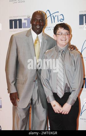 Michael Jordan e Lucas Stroud partecipano al 11th° Gala annuale di Michael Jordan Celebrity Invitational, che si tiene presso l'aria Resort & Casino. Las Vegas, Nevada. 30th marzo 2012. Foto Stock