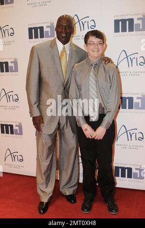 Michael Jordan e Lucas Stroud partecipano al 11th° Gala annuale di Michael Jordan Celebrity Invitational, che si tiene presso l'aria Resort & Casino. Las Vegas, Nevada. 30th marzo 2012. Foto Stock