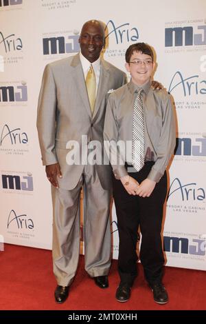 Michael Jordan e Lucas Stroud partecipano al 11th° Gala annuale di Michael Jordan Celebrity Invitational, che si tiene presso l'aria Resort & Casino. Las Vegas, Nevada. 30th marzo 2012. Foto Stock