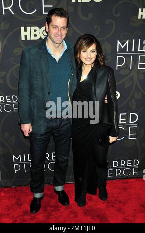 Mariska Hartgitay alla prima di 'Mildred Pierce' al Teatro Ziegfeld di New York, NY. 3/21/11. Foto Stock