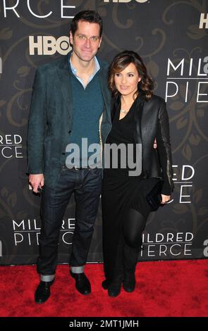 Mariska Hartgitay alla prima di 'Mildred Pierce' al Teatro Ziegfeld di New York, NY. 3/21/11. Foto Stock