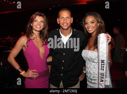 Esclusivo!! Un Rod si pone con il vincitore della Miss USA 2008 Crystle Stewart e della Miss Florida 2008 Jessica Rafalowski alla Celebrazione MJCI di Atlantis che seguì il secondo giorno del torneo di golf Invitational Michael Jordan Celebrity tenutosi presso il lussuoso campo da golf Ocean Club di Paradise Island. L'organizzazione MJCI porta in un'incredibile gamma di talenti dal mondo dello sport e dell'intrattenimento per competere sul corso e partecipare a vari eventi per beneficenza in questo evento annuale. Nel settimo anno la carità ha raccolto oltre $4 milioni di dollari per diverse cause meritevoli. M Foto Stock