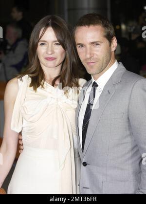 L'attore Alessandro Nivola e la moglie, l'attrice Emily Mortimer, arrivano alla prima di 'Janie Jones' sul tappeto rosso che si tiene a Roy Thomson Hall durante il Toronto International Film Festival 35th. Toronto, ONTARIO. 09/17/10. Foto Stock