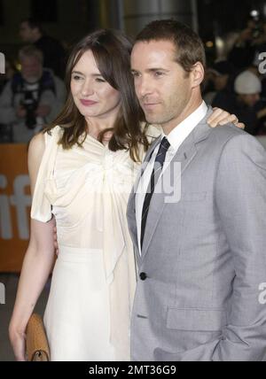 L'attore Alessandro Nivola e la moglie, l'attrice Emily Mortimer, arrivano alla prima di 'Janie Jones' sul tappeto rosso che si tiene a Roy Thomson Hall durante il Toronto International Film Festival 35th. Toronto, ONTARIO. 09/17/10. Foto Stock