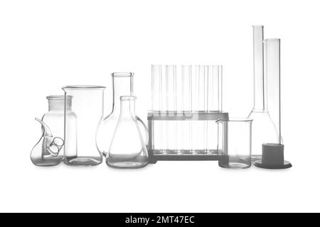 Pulire la vetreria vuota da laboratorio isolata su bianco Foto Stock