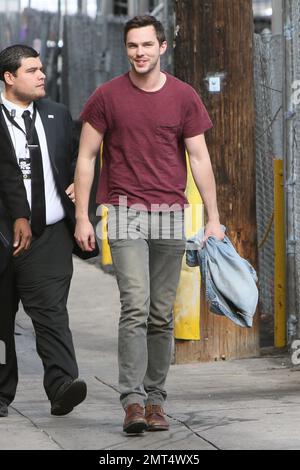 Nicholas Hoult arriva a Jimmy Kimmel Live. Los Angeles, California. 6th maggio 2015. Foto Stock