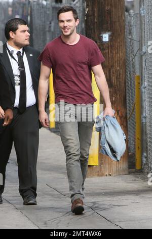 Nicholas Hoult arriva a Jimmy Kimmel Live. Los Angeles, California. 6th maggio 2015. Foto Stock