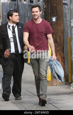 Nicholas Hoult arriva a Jimmy Kimmel Live. Los Angeles, California. 6th maggio 2015. Foto Stock