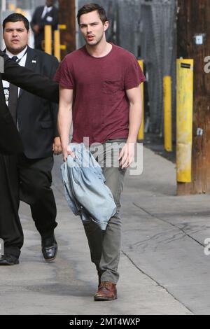 Nicholas Hoult arriva a Jimmy Kimmel Live. Los Angeles, California. 6th maggio 2015. Foto Stock