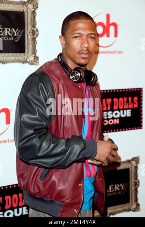 Nick Cannon, ospite di "America's Got Talent", arriva al Pussycat Dolls Burlesque Saloon al Planet Hollywood per lo spettacolo di Carmen Electra. Las Vegas, Nevada. 6/4/11. Foto Stock