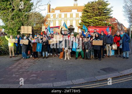 BHASVIC College, City of Brighton & Hove, East Sussex, Regno Unito. NEU Strike 2023 con insegnanti che colpiscono il giorno di azione al di fuori del BHASVIC College. Il college sarà ancora aperto agli studenti, ma non terrà lezioni per gli studenti in questa giornata di azione che richiede retribuzioni e condizioni migliori. Il college sarà ancora in possesso di esami per gli studenti come previsto. 1st febbraio 2023. David Smith/AlamyNews Foto Stock