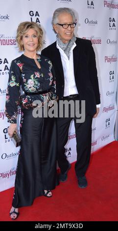 Jane fonda e Richard Perry frequentano il Pasadena Playhouse Gala 2016 a Pasadena, California. Foto Stock