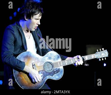 Lo scrittore Paul Freeman suona alla Seminole Hard Rock Live Arena. Freeman ha aperto lo spettacolo per Roger Daltrey che sta girando negli Stati Uniti, eseguendo la sua opera rock 'Tommy'. Hollywood, Florida. 13th settembre 2011. Foto Stock