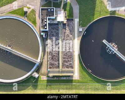 Impianto di filtrazione dell'acqua processo di purificazione dell'acqua mediante varie tecniche, sistemi e apparecchiature per rimuovere le impurità e migliorare l'acqua Foto Stock