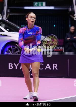 Lione, Francia - 31 gennaio 2023, Ana Bogdan (ROU) in azione contro Clara Burel (fra) durante l'Open 6E Sens - Metropole de Lyon, WTA 250 torneo di tennis il 31 gennaio 2023 al Palais des Sports de Gerland a Lione, Francia - Foto Patrick Cannaux / DPPI Foto Stock