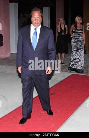 Dopo una giornata di tennis, il comico Jon Lovitz appare sul tappeto rosso per il ricevimento del cocktail classico di Chris Evert e Raymond James Pro-Celebrity Tennis 2010 che si tiene al Boca Raton Resort & Club. Boca Raton, Florida. 11/06/10. Foto Stock