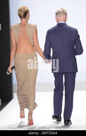 Heidi Klum e Tim Gunn al Project Runway Fashion Show durante la Mercedes Benz Fashion Week a New York, 7th settembre 2012. Foto Stock