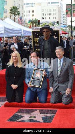 Quentin Tarantino, Samuel L. Jackson e Leron Gubler alla Hollywood Walk of Fame per onorare Quentin Tarantino mentre riceve la sua Hollywood Star a Hollywood, California. 21st dicembre 2015. Foto Stock