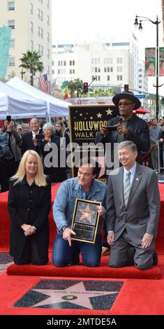 Quentin Tarantino, Samuel L. Jackson e Leron Gubler alla Hollywood Walk of Fame per onorare Quentin Tarantino mentre riceve la sua Hollywood Star a Hollywood, California. 21st dicembre 2015. Foto Stock