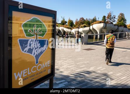 Parco di Little Island al molo 55 nel fiume Hudson a Manhattan, New York City Foto Stock