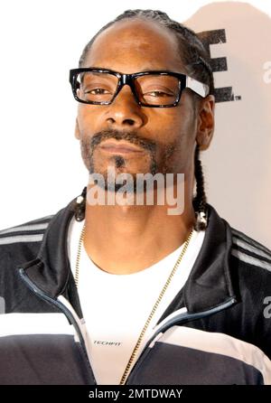 Rapper Snoop Dogg alla festa ufficiale di lancio del nuovo videogioco, RAGE al ChinatownÕs Historical Central Plaza di Los Angeles, CA. 30th settembre 2011. Foto Stock